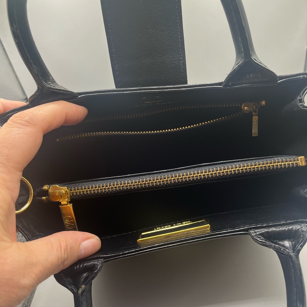 Valentino Garavani Black Leather handbag. Vintage - Picture 7 of 13